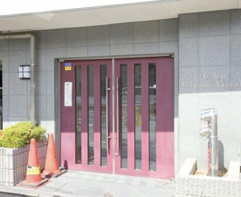 Le-lion牛込柳町のエントランス