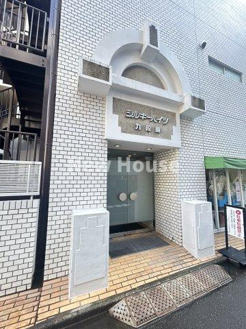 シルキーハイツ九段南のエントランス