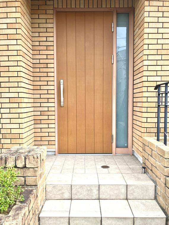 荏田北戸建のエントランス