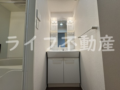 クリスタルガーデン　カラーの独立洗面台|独立洗面台です