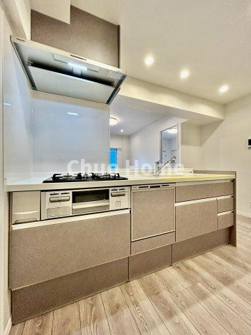 中銀新葛西マンシオンのキッチン|ワイドで収納豊富なシステムキッチン