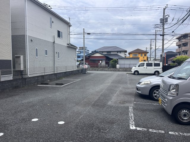 メゾンベルクの駐車場