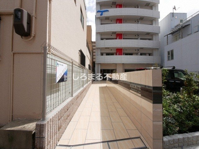 セレニテ中崎町リアンのエントランス
