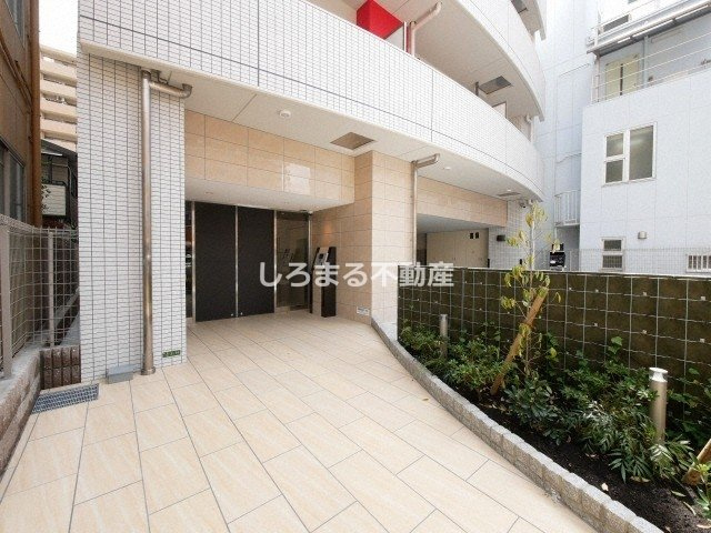 セレニテ中崎町リアンのエントランス