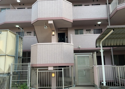 【設備】 | アシェールさがみ野 | 共有部分は、住民なら誰もが使える設備のこと。例えば駐車場やエレベーター、インターネット設備、セキュリティ設備などがあります。他にも、マンションの廊下・外部階段やエントランス・ゴミ置き場などがあります。