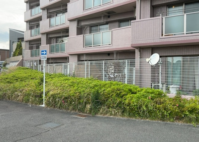 【現況写真】 | アシェールさがみ野 | 眺望の良さを楽しめるダイニングキッチンで家族団らんの時間を過ごしてはいかがでしょうか。バルコニーから見える景色を家族で眺める時間は、時間が経つのを忘れてしまいそうですね。是非、現地を見に行きましょう！