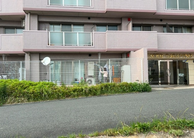【構造・工法・仕様】 | アシェールさがみ野 | ＳＲＣ造は強度や耐震性の面でもRC造と比べて優れています。そのため、10階建以上の高層または超高層マンションなどの建築にも多く採用されています。柱や梁などのサイズが小さくても高い耐震性を確保できます。