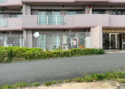 【バルコニー】 | アシェールさがみ野 | 一般的なバルコニーは、奥行1.5ｍ程ですが、ワイルドバルコニーは2ｍまで広がっています。そのため洗濯物の間隔をあけ干すことができ、乾きやすいというメリットや、ガーデニングが楽しめる等の特徴があります。