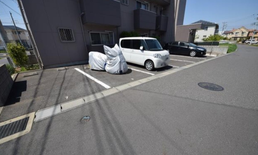 柏市小青田２丁目の賃貸マンションの駐車場