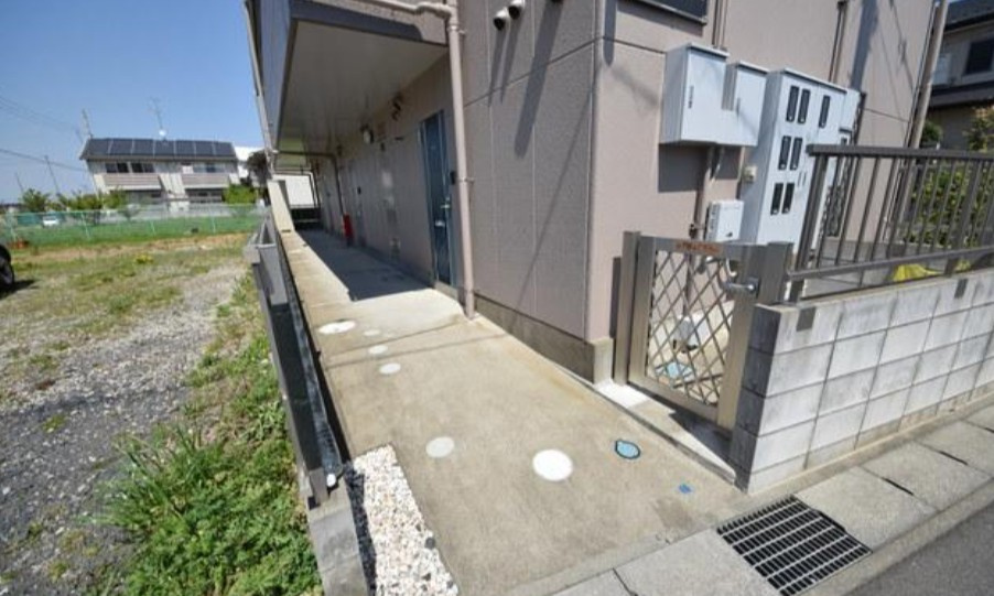 柏市小青田２丁目の賃貸マンションのエントランス