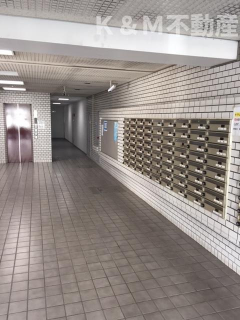 秀和柏レジデンスのロビー|毎日通るロビーはこのようになっています
