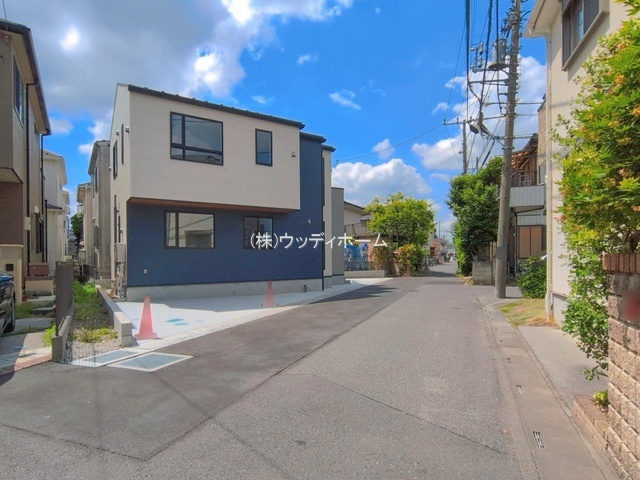 越谷市袋山　新築一戸建ての前面道路含む現地写真