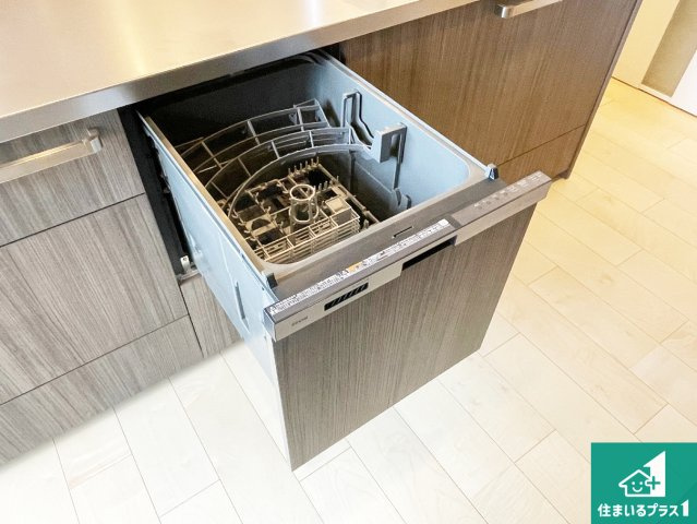 尼崎市崇徳院　中古一戸建ての設備|食事後の一仕事、食器洗いをボタン一つでお任せできちゃいます！場所を取らないビルトイン式なので、お料理スペースもしっかり確保！
