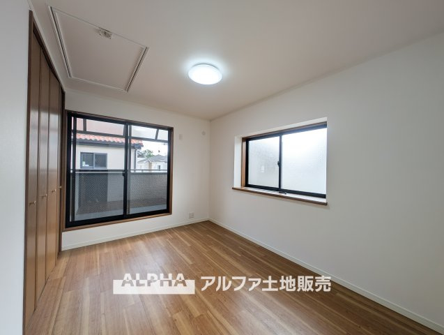 昭島市美堀町２丁目中古戸建の洋室|【Forever there】
◆ずっとそこに◆あったかのようなそれぞれが生きる場所を見つける。そして心地よさを求めて暮らしの質を高める。