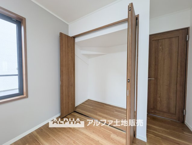 昭島市美堀町２丁目中古戸建の収納|【cozy room】
◆必要なもの、好きなもの◆しかないから安らげる。そんな部屋にしていく自分なりのデザインに。使いやすい部屋の形、大きい窓色々な用途が実現できる。