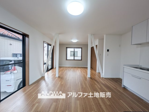 昭島市美堀町２丁目中古戸建の居間・リビング|【A home found by chance】
◆偶然見つけた物件で◆思わぬ空間を手に入れたい。愛を育み、人と出会い、新たな命に恵まれる。そんな未来を創造してぬくもりのある住空間を君と共有したい。
