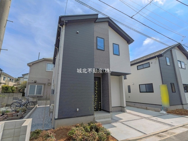 練馬区大泉学園町8丁目 全2棟 1号棟の外観|駐車2台可能 大泉JCTまで車で約5分、お車でのアクセス快適な立地です