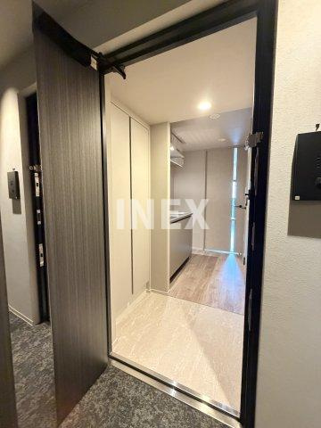 横浜市鶴見区鶴見中央４丁目の賃貸マンションの玄関