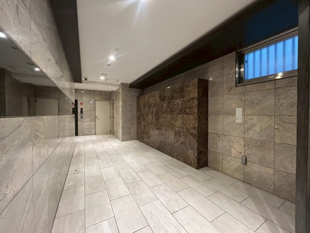 ラ・フォルム本町WESTのロビー