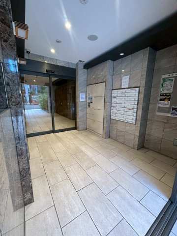 ラ・フォルム本町WESTのロビー