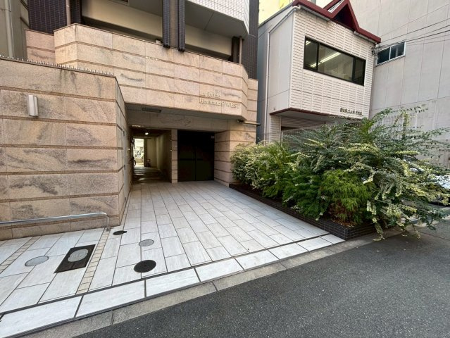 ラ・フォルム本町WESTのエントランス