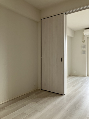 【洋室】 | ブランズシティ湘南台 | 洋室4.5帖☆リビングダイニングキッチンから繋がるお部屋です♪子供部屋や書斎など多用途に使えそうなお部屋です♪