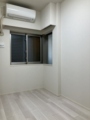 【洋室】 | ブランズシティ湘南台 | 洋室5帖☆玄関側にあるお部屋です♪こちらのお部屋にもエアコンを完備◎ベッドを置いて寝室にするのもオススメです☆