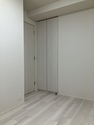 【洋室】 | ブランズシティ湘南台 | 洋室5帖☆クローゼットがあります♪お洋服の多い方もお部屋が片付いて快適に過ごせますね♪