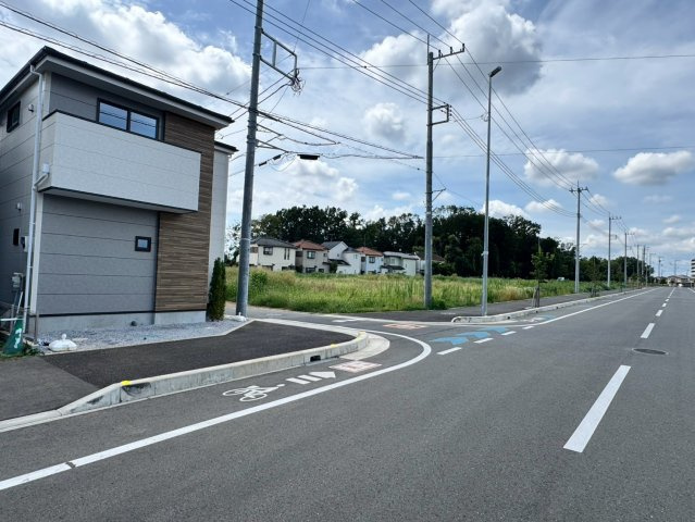 所沢市上安松新築戸建の前面道路含む現地写真