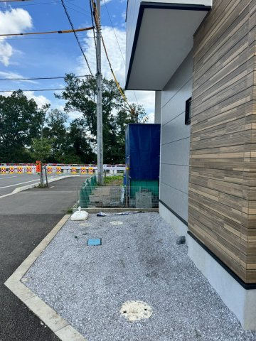 所沢市上安松新築戸建の前面道路含む現地写真