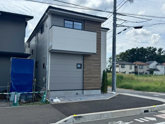 所沢市上安松新築戸建の前面道路含む現地写真