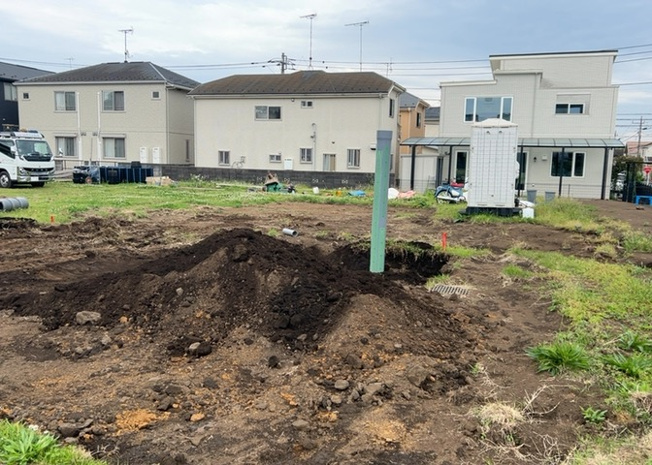 【外観】 | 土地を買う際、住む地域の自治体や福祉の補助制度にも注目してみましょう。子供や老人の医療補助やゴミ出しのルールなど、自治体によってルールに大きな違いがあるため、暮らしやすい土地で判断するとよいでしょう。