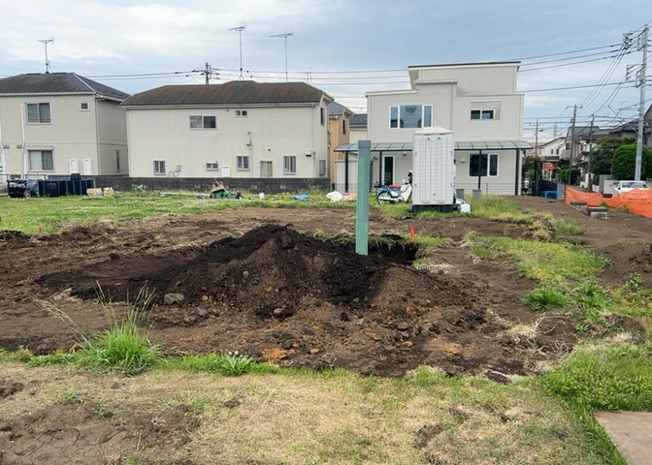 【外観】 | 土地購入を検討されている場合、境界杭がない状態で購入してしまうと境界確定測量をする必要があり、費用がかかります。購入の前に、売主、隣土地所有者立ち合いのもと境界を確定し境界杭を設置するのがベストです。