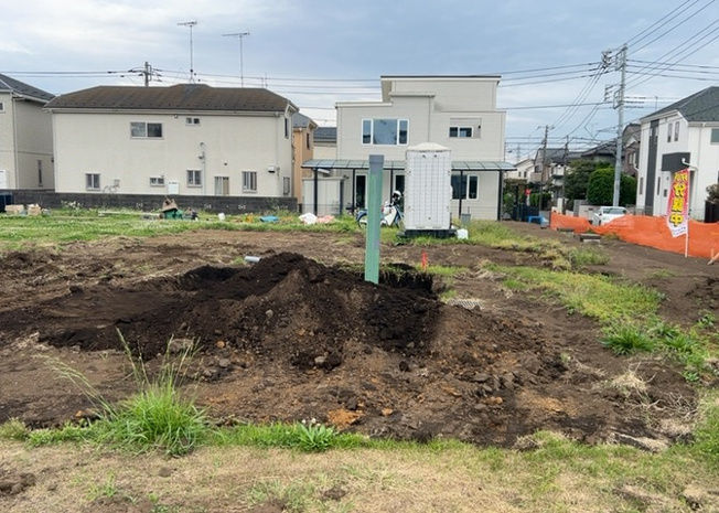 【外観】 | 家を建てる前提で土地を探している場合、地盤の丈夫さは譲れない条件の一つです。地盤が脆弱だと追加工事が必要となります。また、過去に地盤沈下や液状化現象を起こした土地は、できるだけ避けた方がいいでしょう。