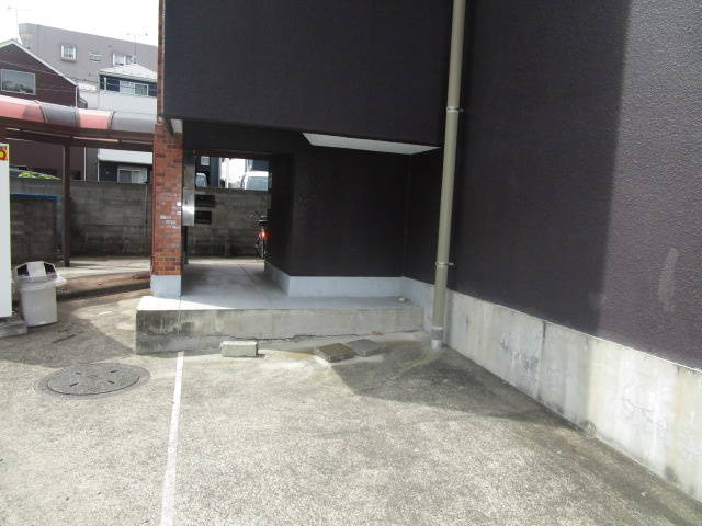 横浜市緑区鴨居６丁目の倉庫