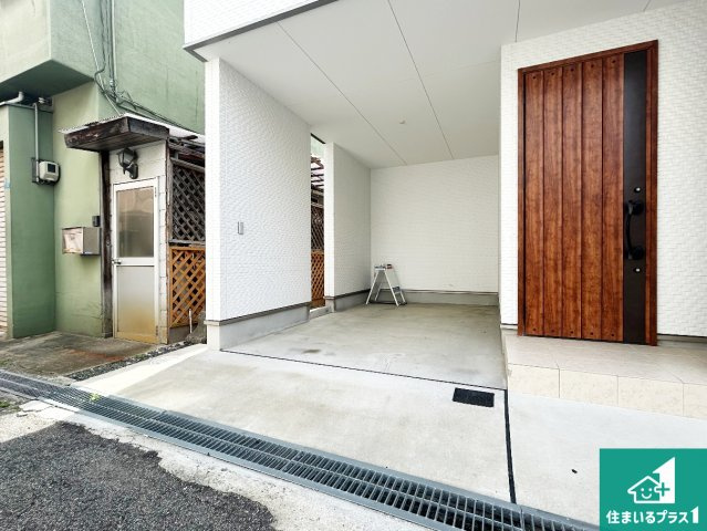 尼崎市杭瀬北新町　中古一戸建ての駐車場|駐車スペース！散水栓があるので、こまめに愛車を洗えます！
