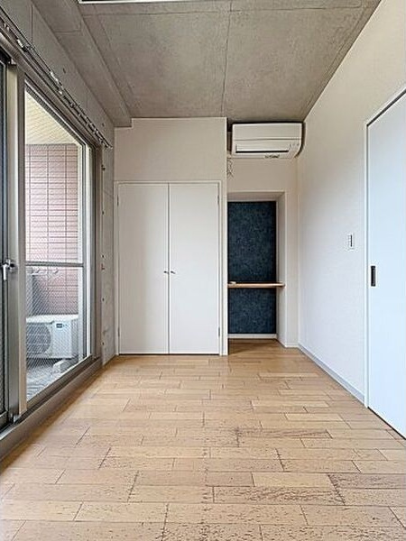 アーバン栄の洋室