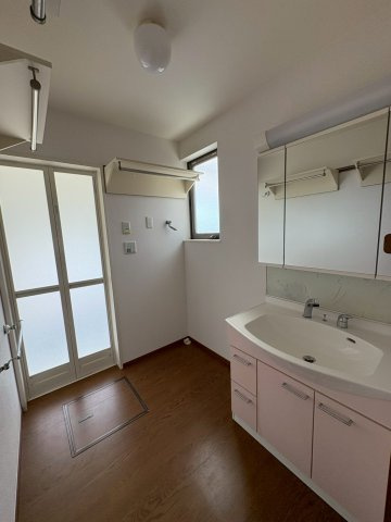 北条一戸建の洗面所