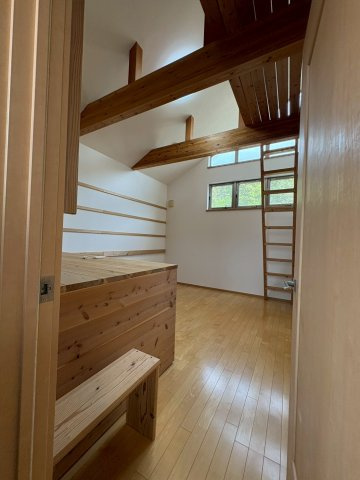 北条一戸建の洋室