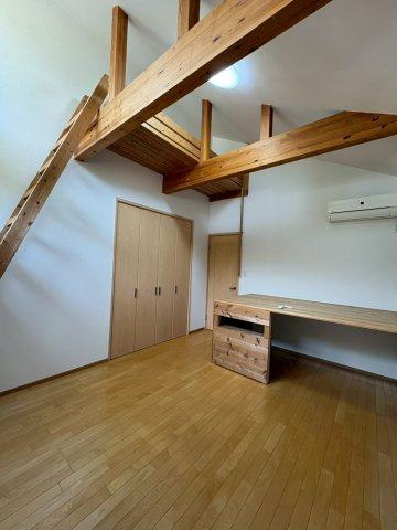 北条一戸建の洋室