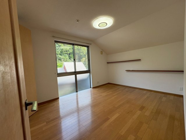 北条一戸建の洋室