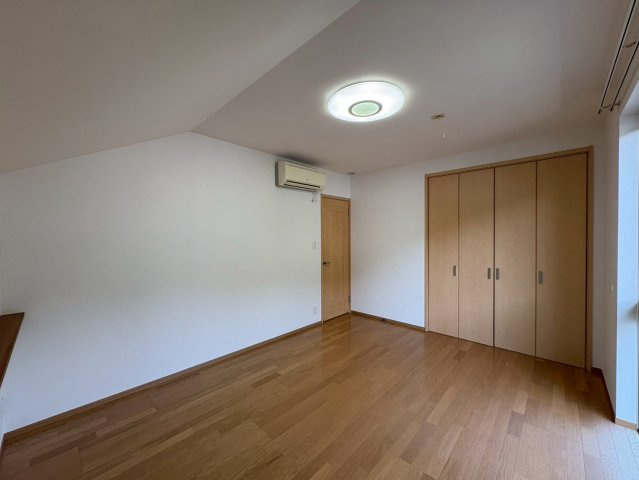 北条一戸建の洋室