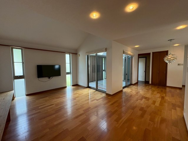 北条一戸建の居間・リビング|テレビ：サービス品