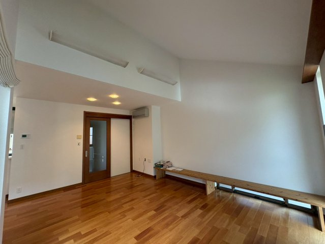 北条一戸建の居間・リビング