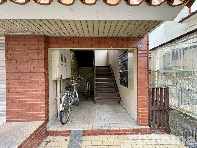 大弘元町ハイツのエントランス
