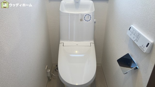 草加市遊馬町　中古一戸建てのトイレ