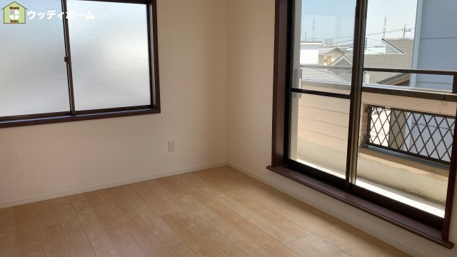 草加市遊馬町　中古一戸建ての寝室
