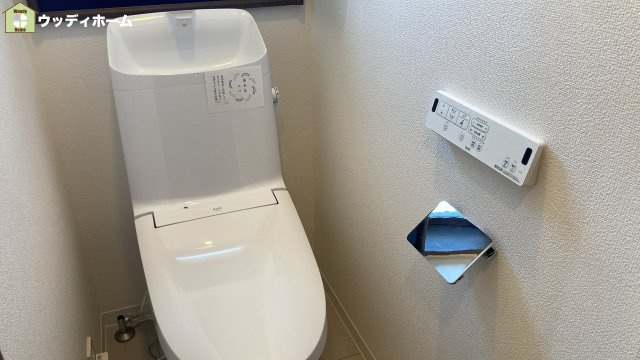 草加市遊馬町　中古一戸建てのトイレ