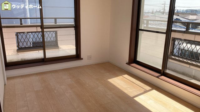 草加市遊馬町　中古一戸建ての洋室