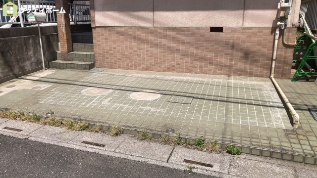 草加市遊馬町　中古一戸建ての駐車場